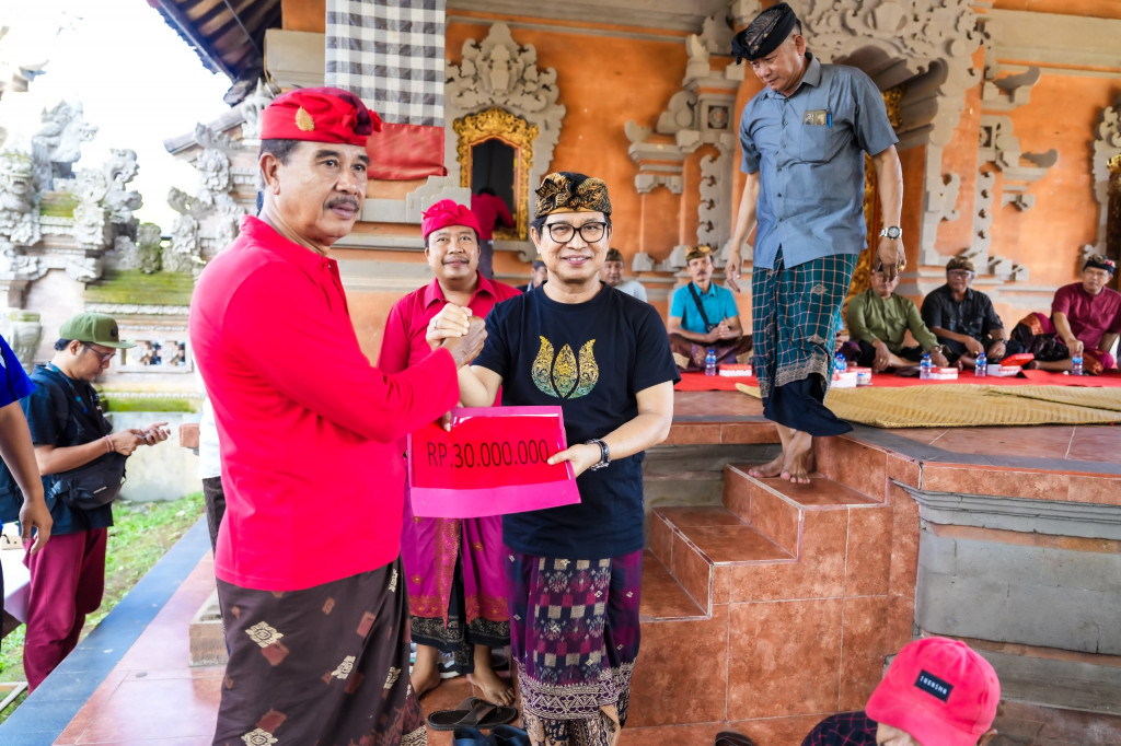 Sekda Adi Arnawa Buka Turnamen Ceki Desa Adat Gerih